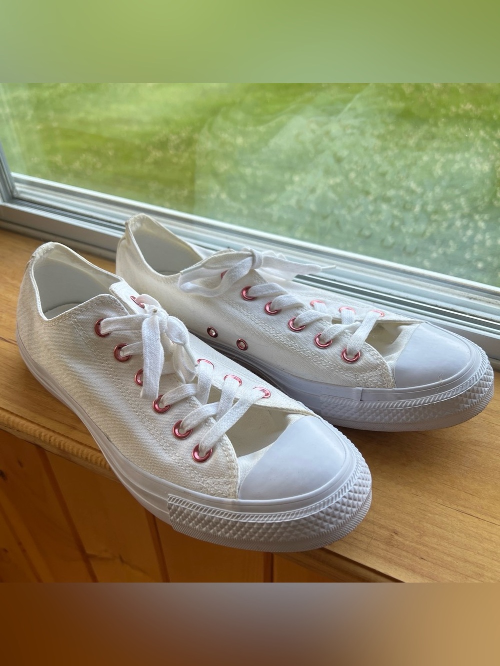 Women’s Converse Size 10